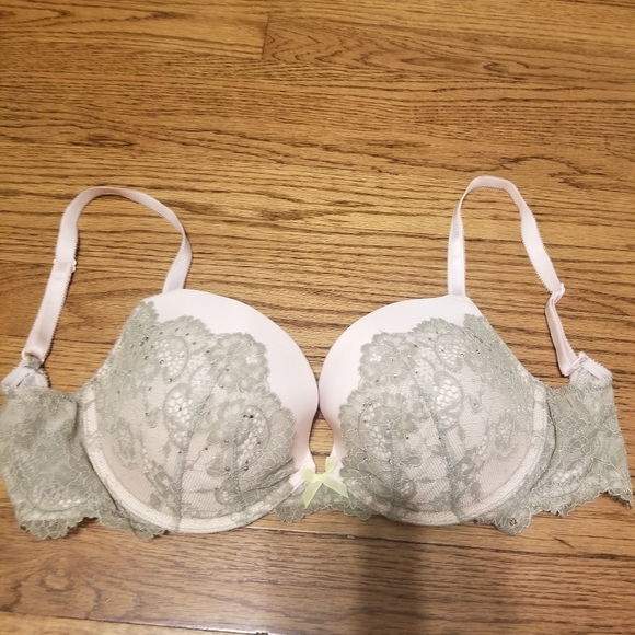 Victoria's Secret Other - Victoria's Secret pushup bra